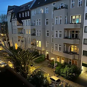 cozy-apartment-in-the-heart-of-10779.find-berlin-hotels.com/